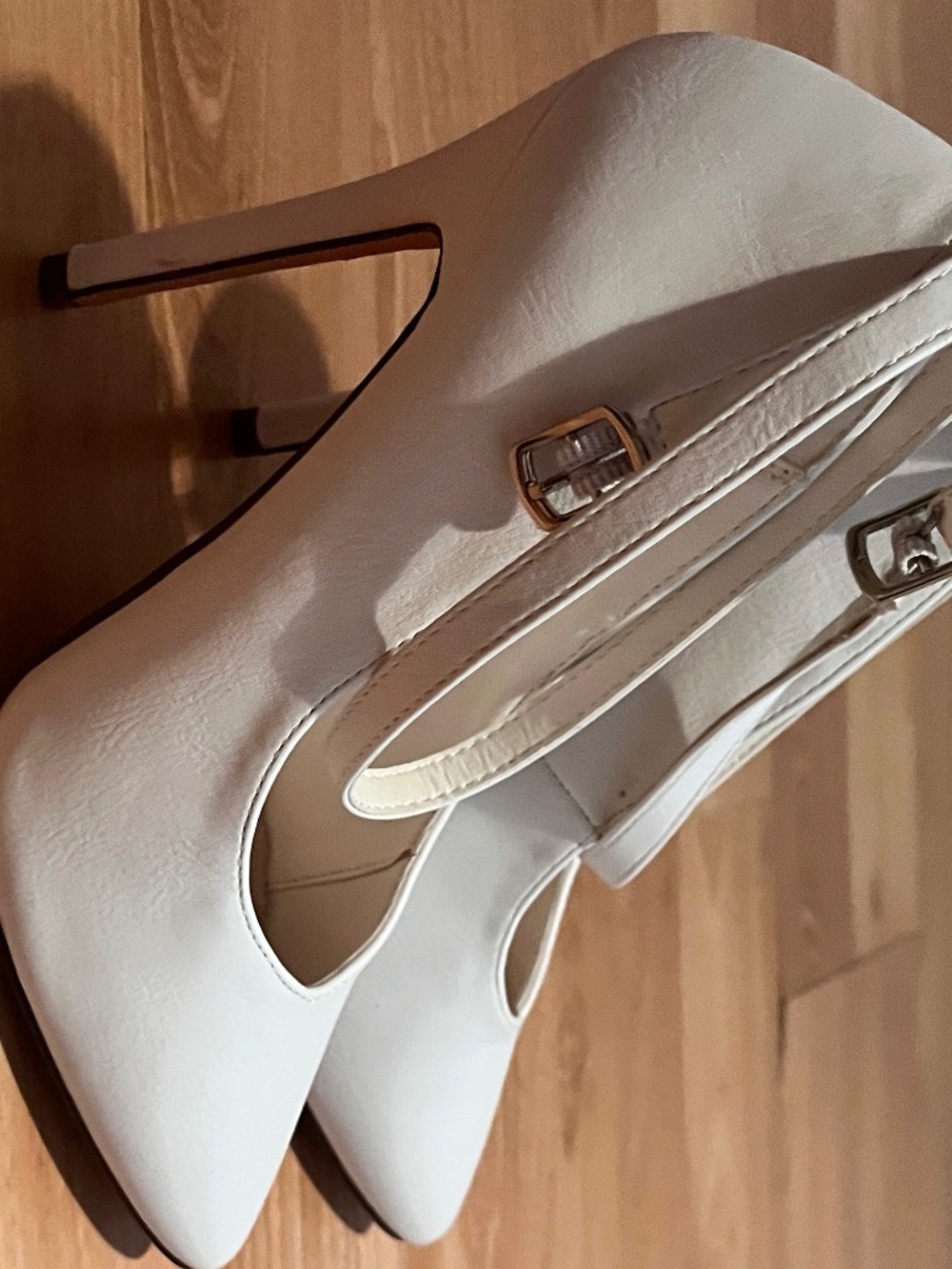 Off White Shoedazzle Pumps